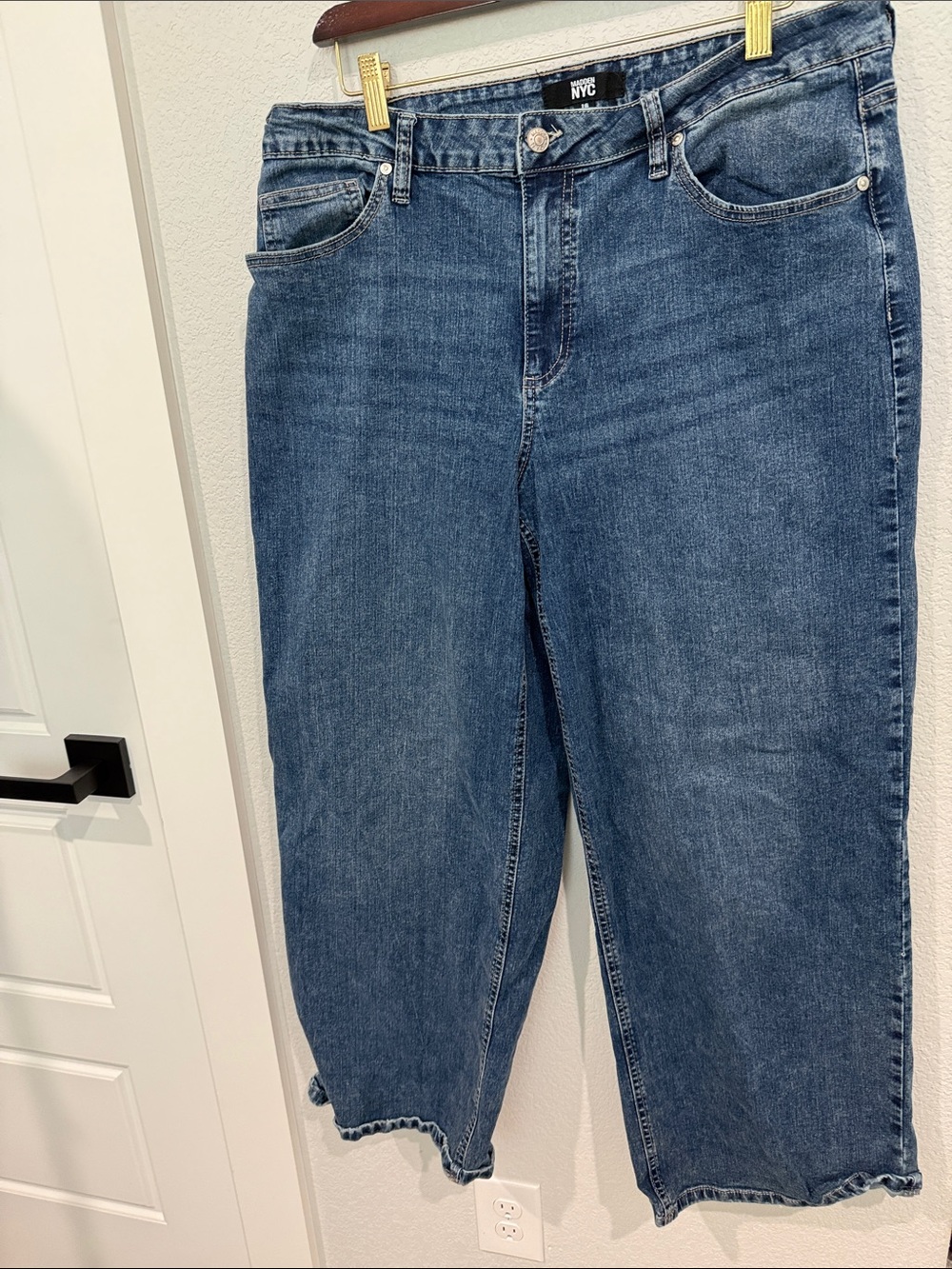 NYC Women's Straight Leg Jeans in Medium Blue